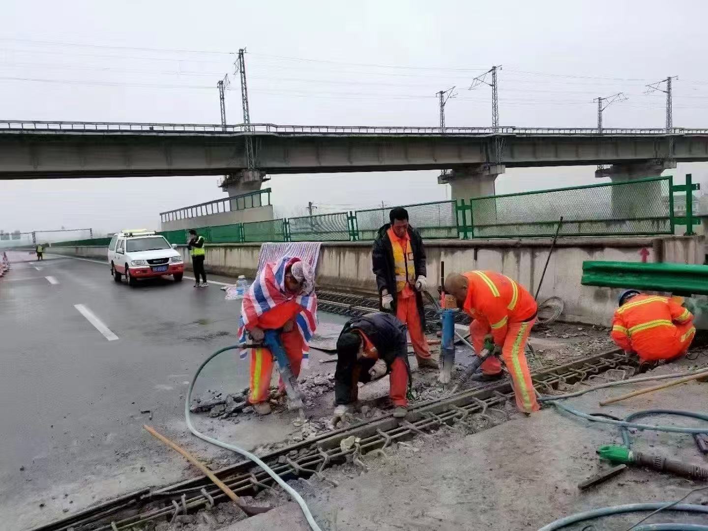新建桥梁伸缩缝抢修料